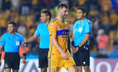 Tigres: André-Pierre Gignac se engancha con afición de Rayados durante el Clásico Regio