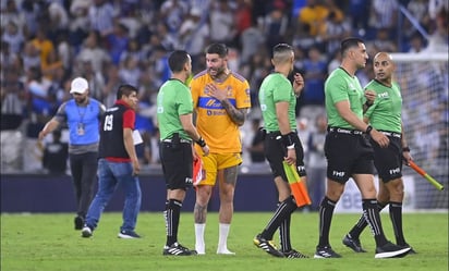 Tigres se queja del arbitraje tras empate en el Clásico Regio