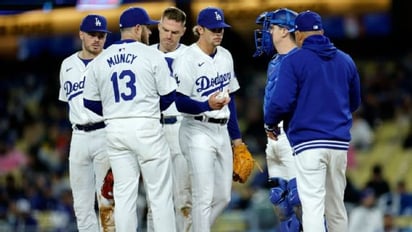 Viuda de Kobe Bryant regala zapatos a Dodgers