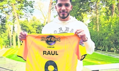 Raúl Jiménez no cambiaría las reglas en futbol tradicional: La tarjeta azul sería una desventaja