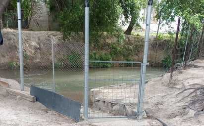 Muere niña de 1 año al caer a una acequia en Morelos