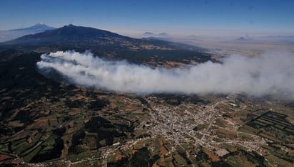 Se suman 2 aeronaves para combatir incendio forestal en Veracruz