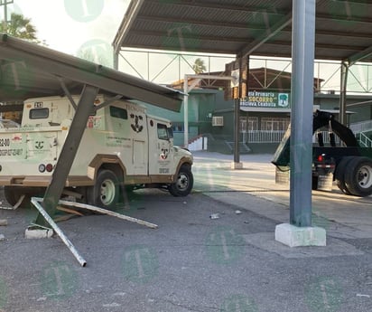 Camión blindado se estrella en Escuela Primaria