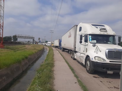 ¡En el Puente II otra vez las filas de camiones!