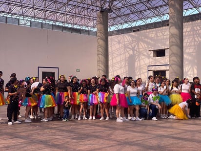 Normalistas festejan el Día del Niño con presentaciones de baile en múltiples eventos