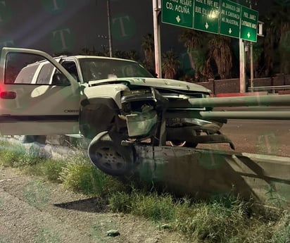 Encaja su Suburban en un puente 