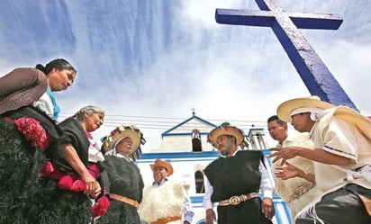 Católicos tzotziles realizan peregrinación 'Por la vida y la paz' en Chalchihuitán