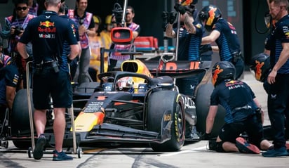 Remonta Verstappen y lidera el sprint del GP de China; “Checo” queda tercero