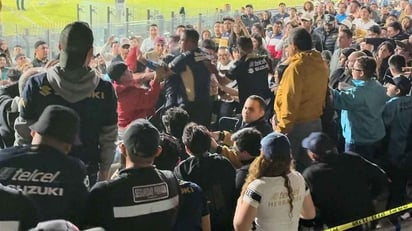 Estalla pelea entre aficionados de Pumas en Ciudad Universitaria