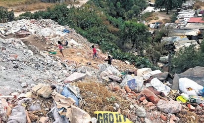 Vecinos hallan el cuerpo sin vida de una mujer en una barranca de Ecatepec