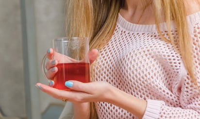 Agua de jamaica y perejil: una solución natural para combatir la retención de líquidos: ¡Con esta receta, despídete de la inflamación y dale a tu cuerpo el cuidado que se merece!