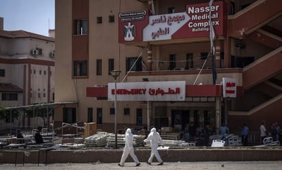 Israel niega haber enterrado a cientos de palestinos en un hospital de Gaza