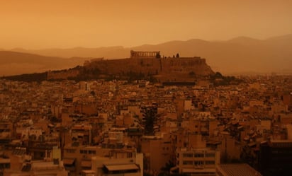 VIDEO: Atenas se tiñe de naranja por arena y polvo del Sáhara