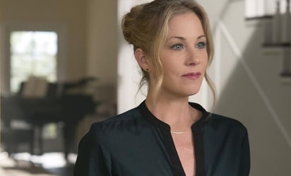 Christina Applegate usa pañales tras consumir ensalada contaminada con heces fecales