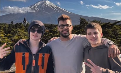 Ricky Martin presume viaje con sus 'enormes' hijos en Japón