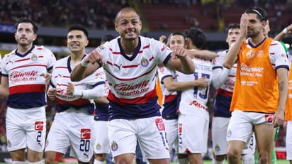 Jugadores de Atlas encararon a Chicharito al final de Clásico Tapatío