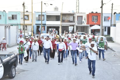 Sari Pérez avanza en su campaña por Frontera