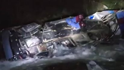 Autobús cae al abismo en Perú; hay al menos 23 muertos