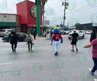 PCC festejó a los niños entregando dulces en el Pape