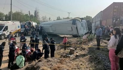 Tren embiste autobús de pasajeros en Atitalaquia, Hidalgo; hay 5 heridos graves y un muerto