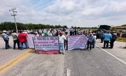 Productores de sorgo bloquean carretera en Tamaulipas; exigen precios justos