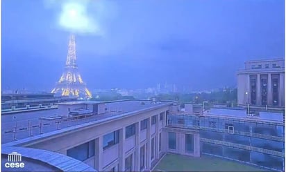 VIDEO: ¡Impresionante! Rayo cae sobre la torre Eiffel; lluvias dejan un muerto en Francia