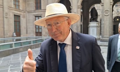 Ken Salazar reconoce valentía de periodistas mexicanos en el Día de la Libertad de Prensa