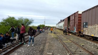 Miles de migrantes vuelven a quedar varados en Zacatecas, ahora en el municipio de Cañitas