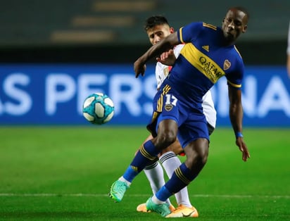 Renueva Luis Advíncula su contrato con Boca Juniors hasta diciembre de 2026