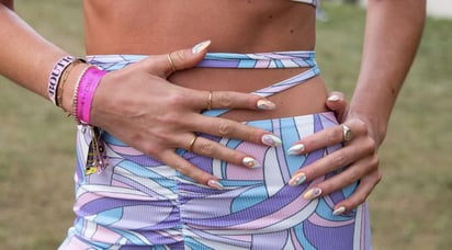 Colores de uñas para el verano 2024: Elegancia en Almond Nails: ¡Colores perfectos para cualquier ocasión, desde unas relajantes vacaciones hasta una jornada laboral!