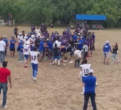 Equipos de fútbol americano se involucran en una pelea