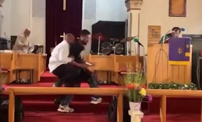 VIDEO: Hombre intenta dispararle a un pastor en EU