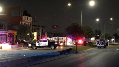 Encuentran a hombre asesinado a balazos a bordo de un auto