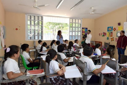 Subdirector recomienda tener cuidado en las aulas debido al calor