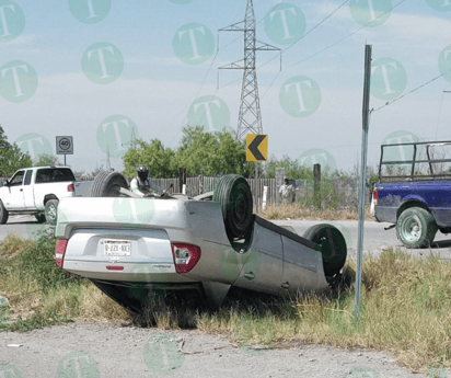 Joven resulta lesionado tras volcadura en la avenida Montessori de Monclova