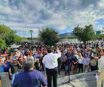 Diputados federales se reúnen con trabajadores de AHMSA en Monclova