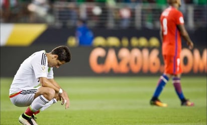 Claudio Bravo confesó que Chicharito 'le rogó' para que Chile detenga la goleada a México en 2016