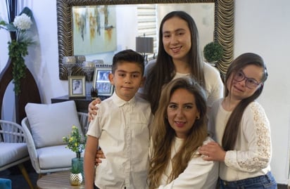 Anel rompió barreras por amor a su hija