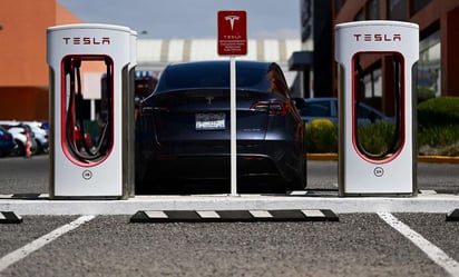 Elon Musk anuncia que Tesla invertirá 500 millones para ampliar la red de carga de autos eléctricos