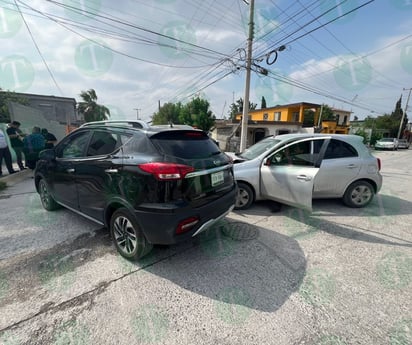 Descuido al volante provoca choque en la colonia Independencia 