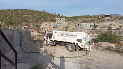 Forestación lleva pipas a los sectores que  no cuentan con una red de agua potable