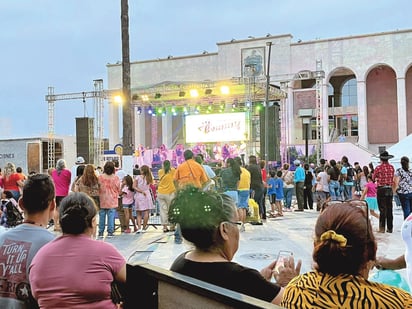 Con éxito, municipio festejó a las mamás en Monclova