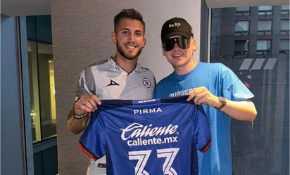 Liga MX: Bizarrap presume afición por el Cruz Azul