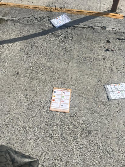 Tras ejercicio universitario tiran boletas en bulevar Carranza