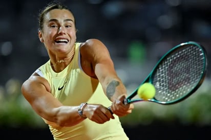 Sabalenka se sobrepone a sus problemas en la espalda y tumba a Svitolina