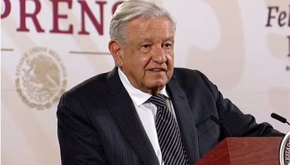 AMLO anuncia aumento salarial del 10% en promedio para maestros