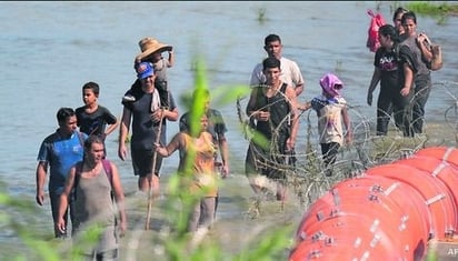 Alcalde de Nueva York propone contratar a migrantes como socorristas de playa