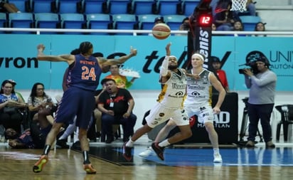 Venados Basketball se lleva el primero de la serie ante Pioneros