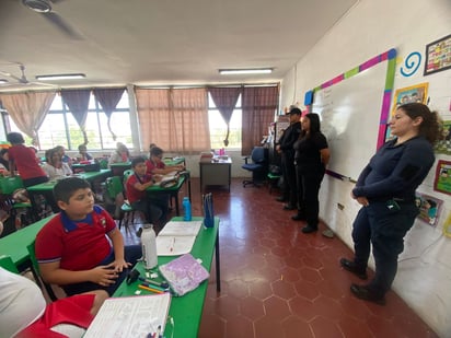 Alumnos reciben pláticas para prevenir acoso escolar en el aula