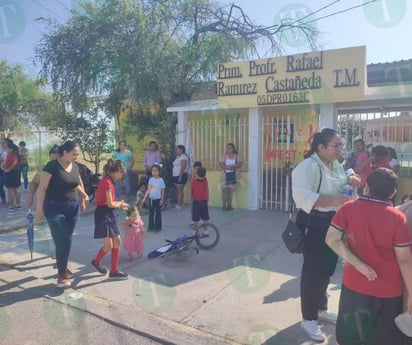 Alumnos cumplen dos semanas sin clases por falta de energía eléctrica